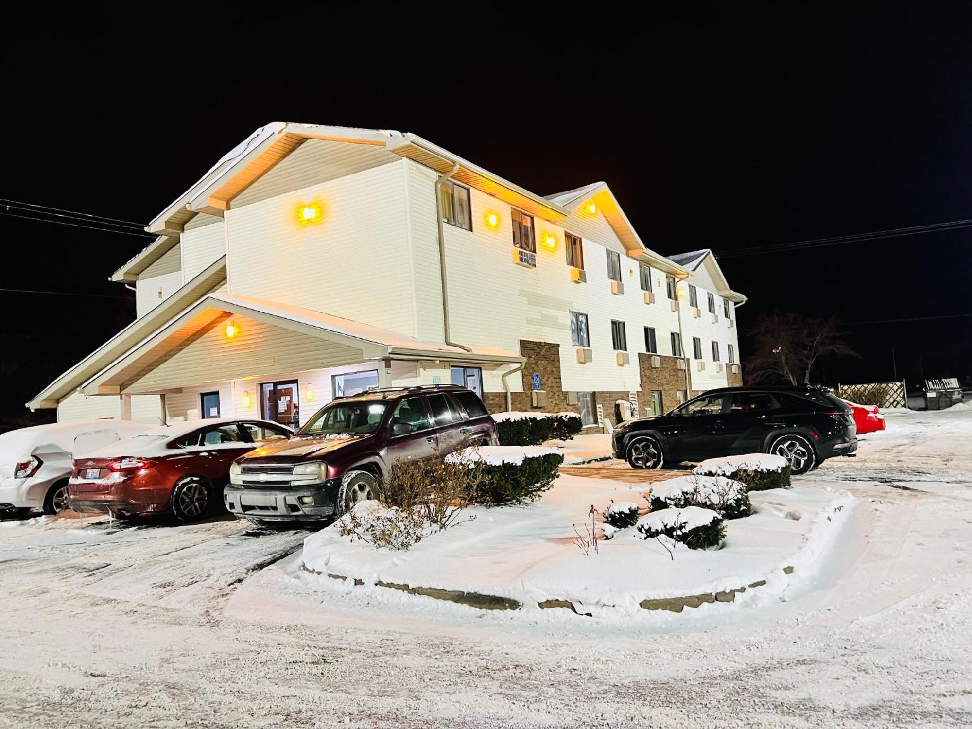Super Inn By Oyo Lansing Mi Exterior photo