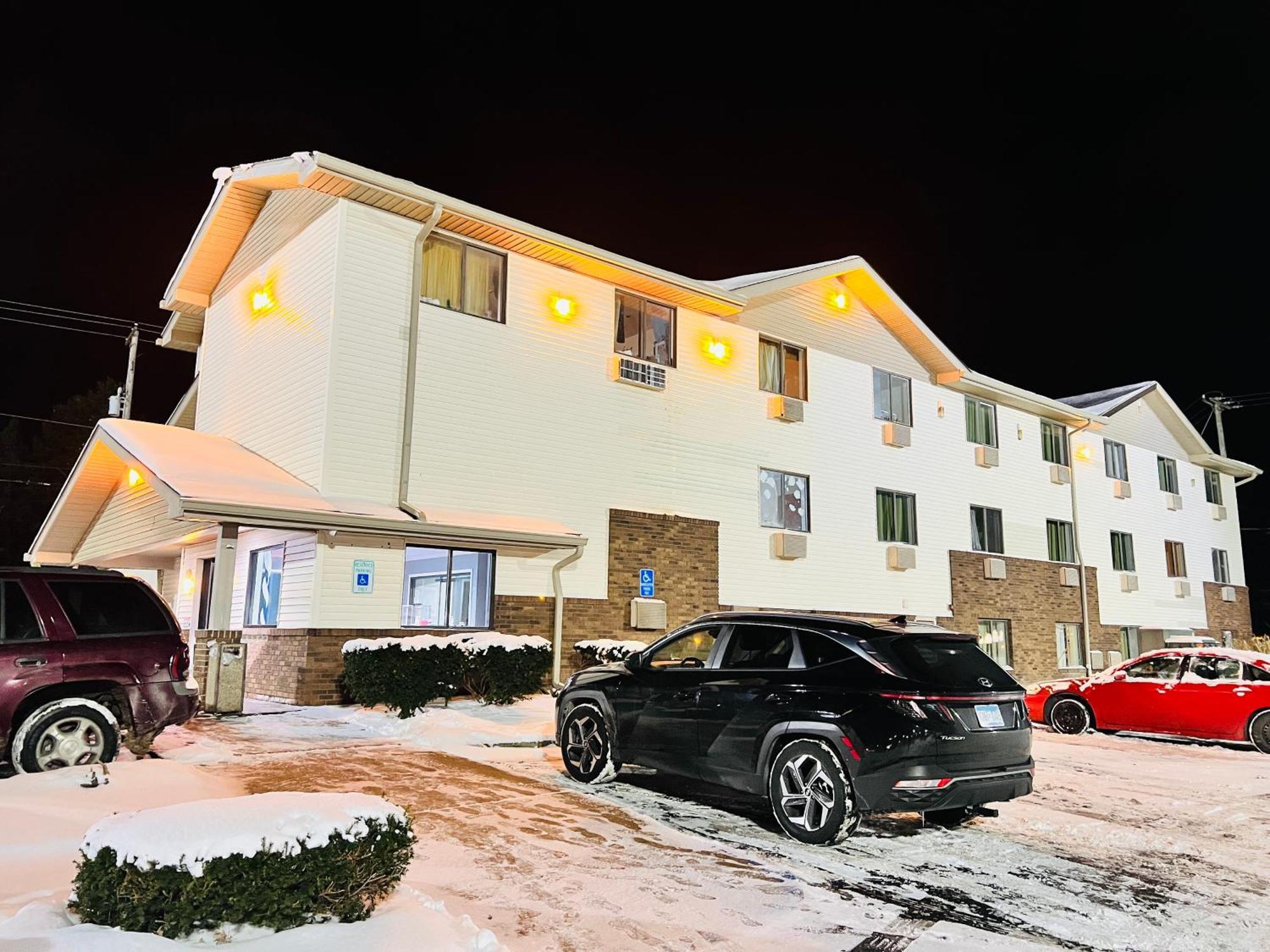 Super Inn By Oyo Lansing Mi Exterior photo