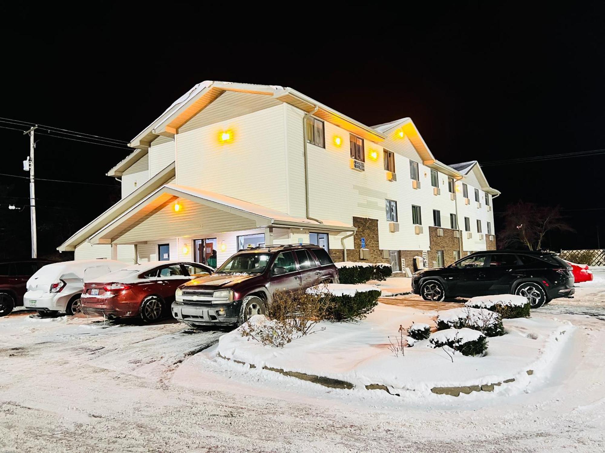 Super Inn By Oyo Lansing Mi Exterior photo